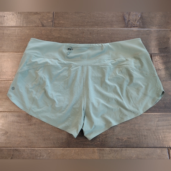 ATHLETA Women's green Run With It 3.5" shorts - XL - Picture 2 of 9